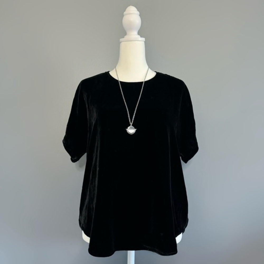 EUC Madewell Black Velvet Keyhole Back Tulip Hem Blouse Size XS